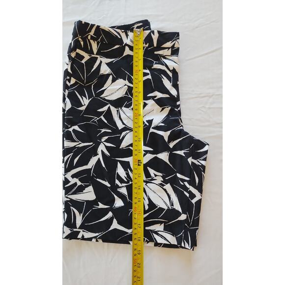 NWT Mario Serrani Italy Comfort Stretch Control non-denim Bermuda Shorts Sz 12 - Picture 8 of 13